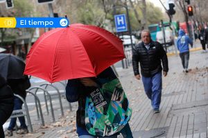 ¿Llueve en Santiago este fin de semana? Dos regiones con alerta de tormenta eléctrica y nevadas