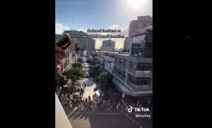 VIDEO| Visitantes huyen aterrados en medio de mortal ataque en centro comercial de Sidney