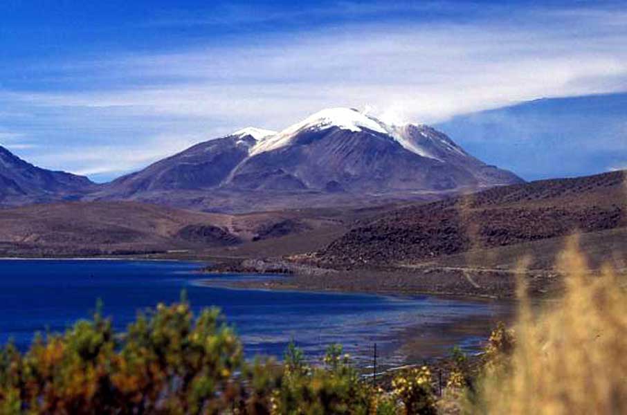 Sernageomin detecta un sismo asociado al fracturamiento de roca en el volcán Guallatiri