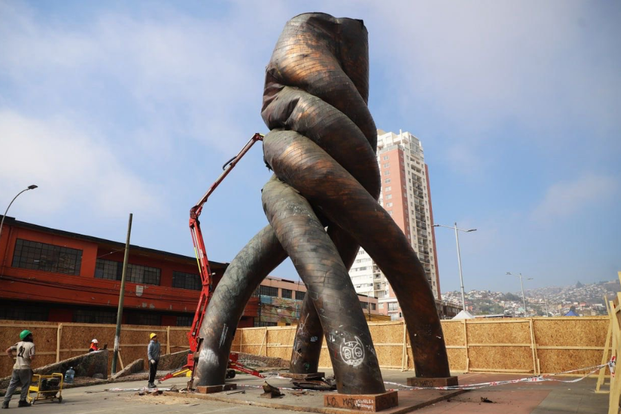 Por riesgo de inminente caída: Municipio de Valparaíso demolerá Monumento a la Solidaridad