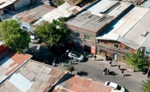 VIDEO| Tensión en vivo: La TV muestra cómo PDI ingresa a distintos domicilios en Santiago