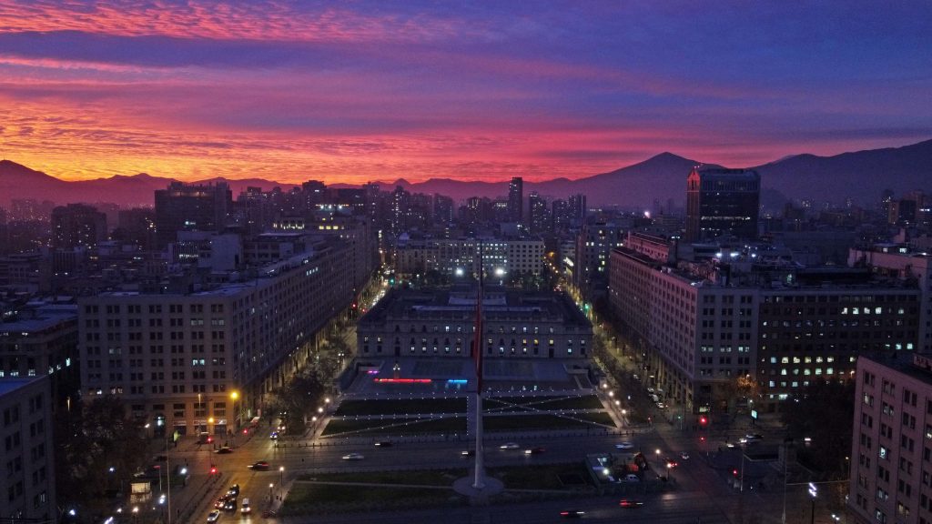 Noches en Santiago son más silenciosas: Se redujo en 9% la contaminación acústica por tránsito