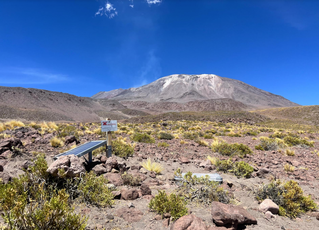 Académica estudia la “personalidad” del volcán Láscar, el más activo del norte de Chile