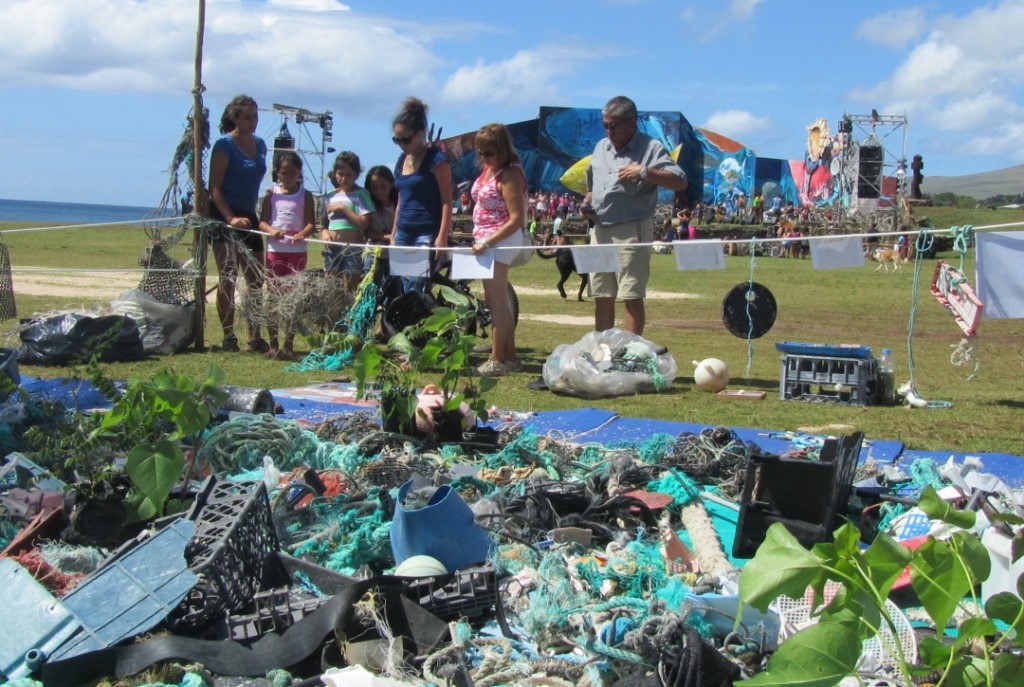 Más de 70% del plástico que vara en Rapa Nui viene de Chile y Perú: Urgen tratado con metas