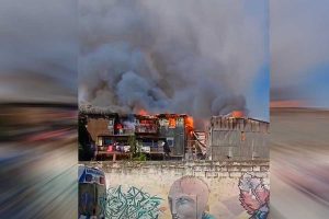 VIDEO| Otra vez Valparaíso: Incendio en Cerro Polanco motiva evacuaciones de colegios