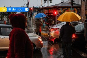 Chubascos en Santiago: Las comunas donde caerán precipitaciones este domingo