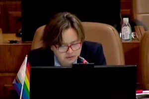 VIDEO| Diputada Marcela Riquelme se desmaya en el Congreso: Suspenden la sesión