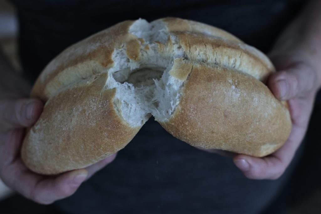 "De Chile para el mundo": La marraqueta se posiciona entre los tres mejores panes del mundo