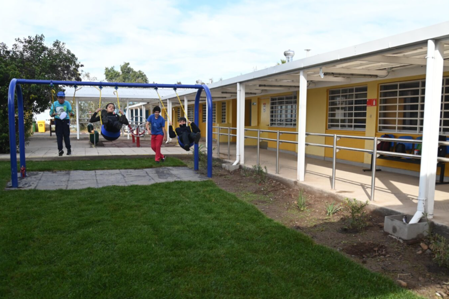 Escuela Los Copihues sale de población La Legua Emergencia y se sitúa en seguro edificio