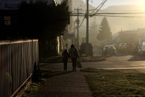 Ola polar: Se contamina el aire en el sur de Chile e impulsan recambio de calefactores