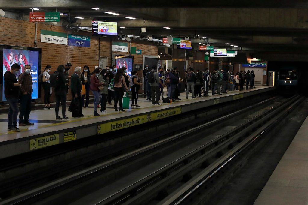 Alerta Metro empeora: Luego de los retrasos, ahora se cierran varias estaciones de Línea 1
