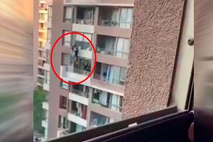 VIDEO| Cinematográfica maniobra policial: PDI detiene a delincuente y evita caída de piso 9