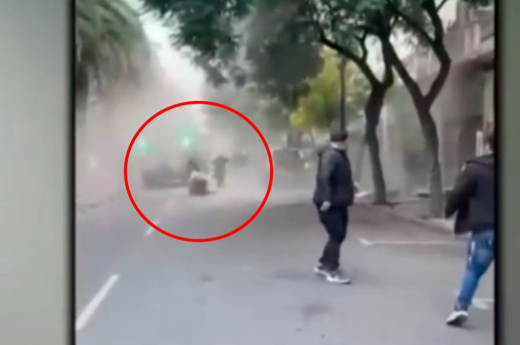 VIDEO| Así fue la impactante explosión que botó a personas en incendio de Av. Brasil