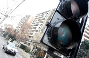 Santiago y más problemas por la lluvia: Revisa el estado del tránsito y semáforos apagados