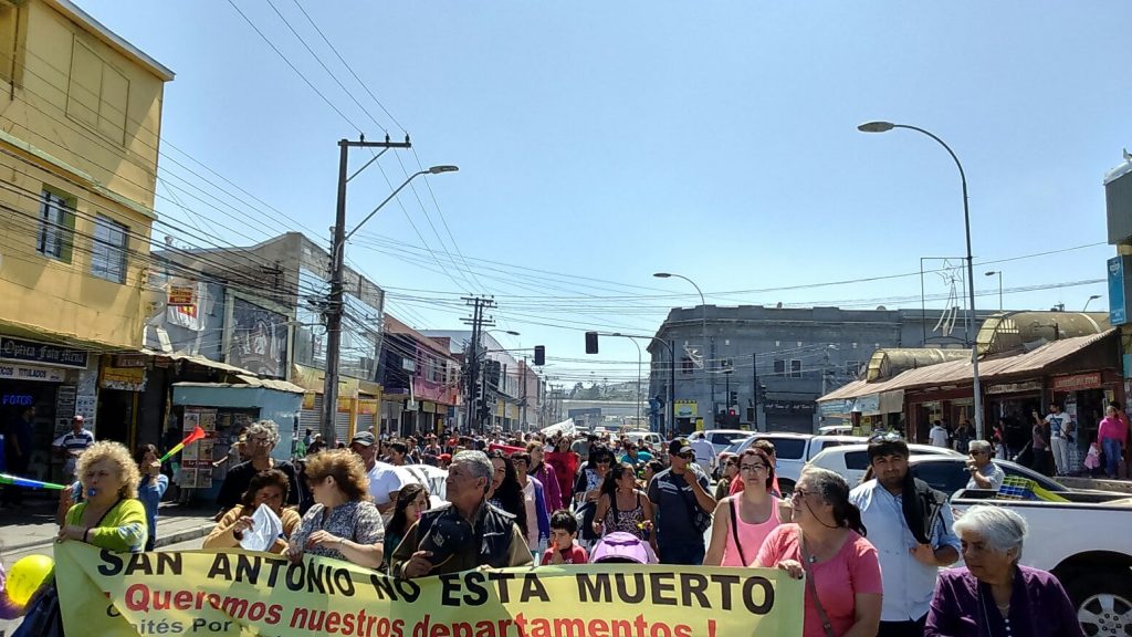 Comités de vivienda social de San Antonio marcharon y denunciaron graves atrasos en las obras