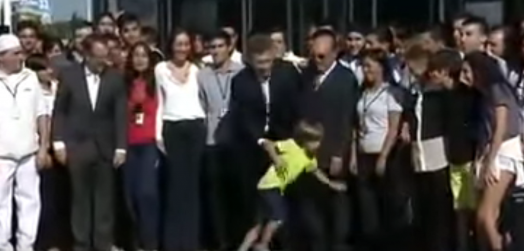 VIDEO|#Macricosas: El niño que arrancó llorando del presidente argentino