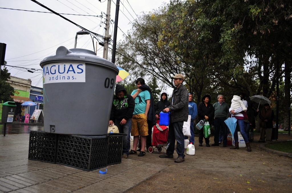Aguas Andinas anuncia que «reinicia parcialmente» la producción de agua potable