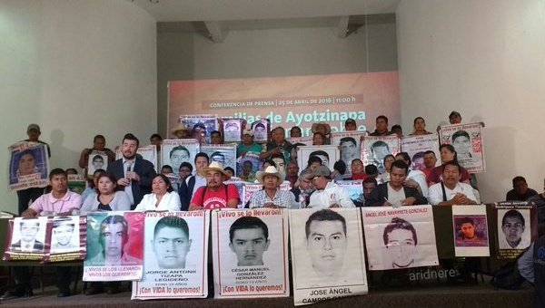 Padres de estudiantes desaparecidos en México: «Peña Nieto miente y encubre la verdad»