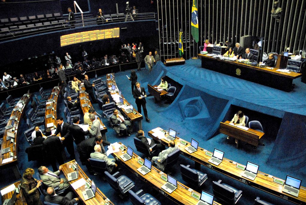 Parlamento de Brasil aprueba medidas de austeridad propuestas por Temer