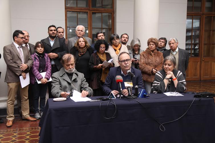 Académicos estatales entregan carta a Bachelet con propuestas para Reforma en Educación Superior