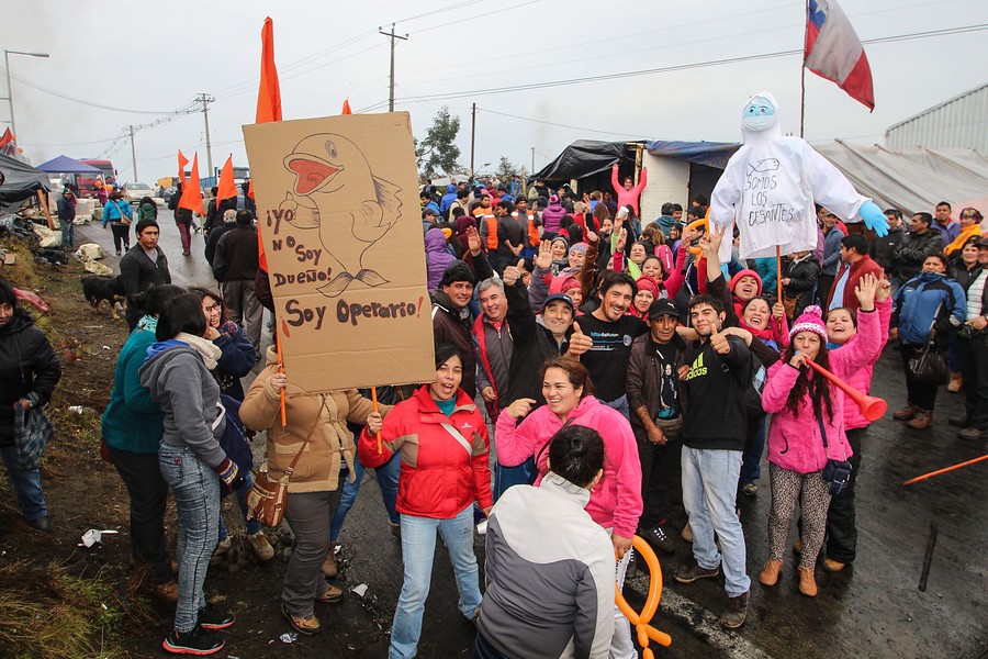 Crisis en Chiloé: que la urgencia no oculte la relación entre salmonicultura y Estado subsidiario