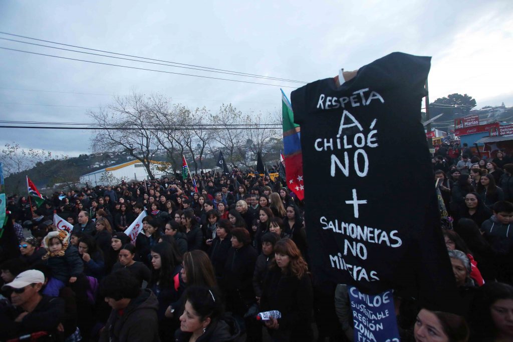 #ChiloéTaPrivao: crisis de la salmonicultura ya causó 4.100 despidos este año