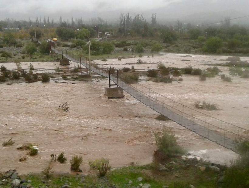 REDES| Lluvias devuelven el agua al río Petorca y todos apuntan a Pérez Yoma