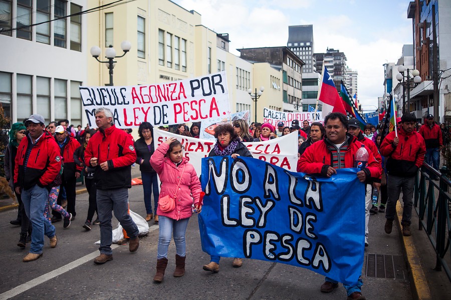 Pescadores artesanales marchan en Concepción para exigir anulación de Ley de Pesca
