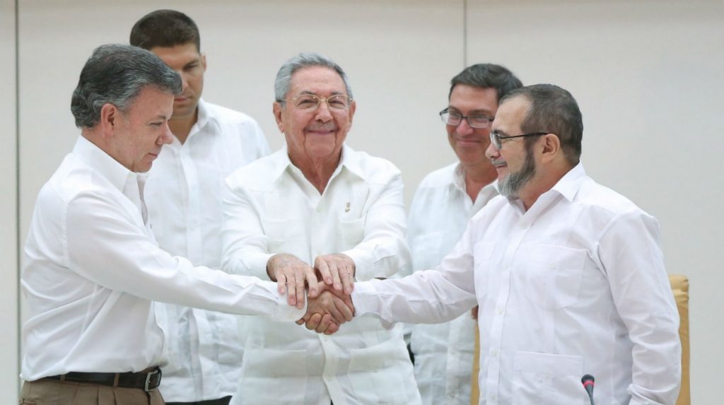 Histórico: Las FARC y el gobierno colombiano firman acuerdo en La Habana que pone fin a 50 años de conflicto