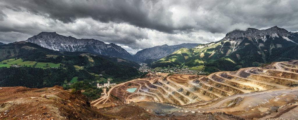 Estudio revela que Chile le ha «regalado» 120 mil millones de dólares en 10 años a grandes mineras transnacionales