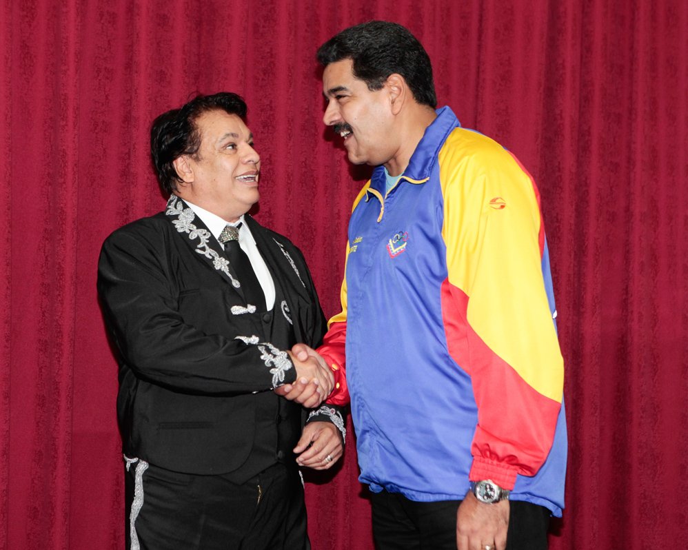 VIDEO| El día que Juan Gabriel le cantó «Las Mañanitas» a Nicolás Maduro en su cumpleaños