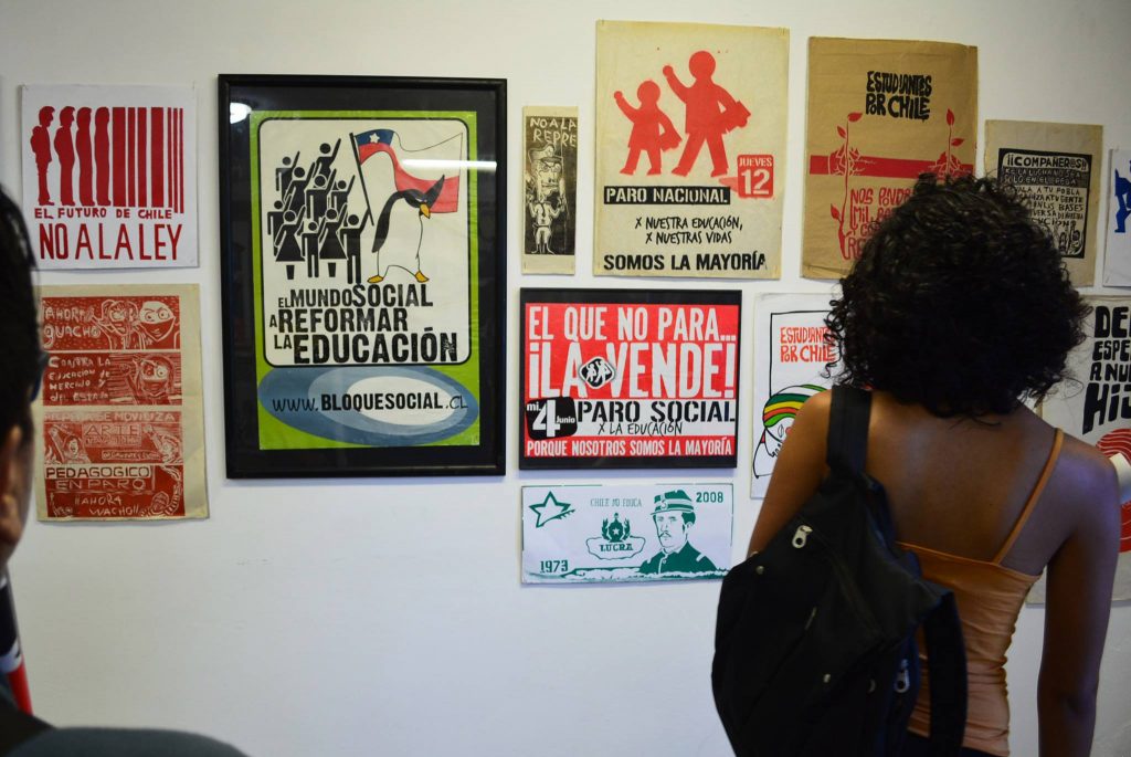 «A la calle nuevamente», la exposición gráfica del movimiento estudiantil chileno que visita Cuba