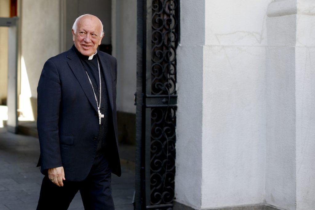 Ricardo Ezzati pone fin a su polémica gestión y oficializa su salida del Arzobispado de Santiago