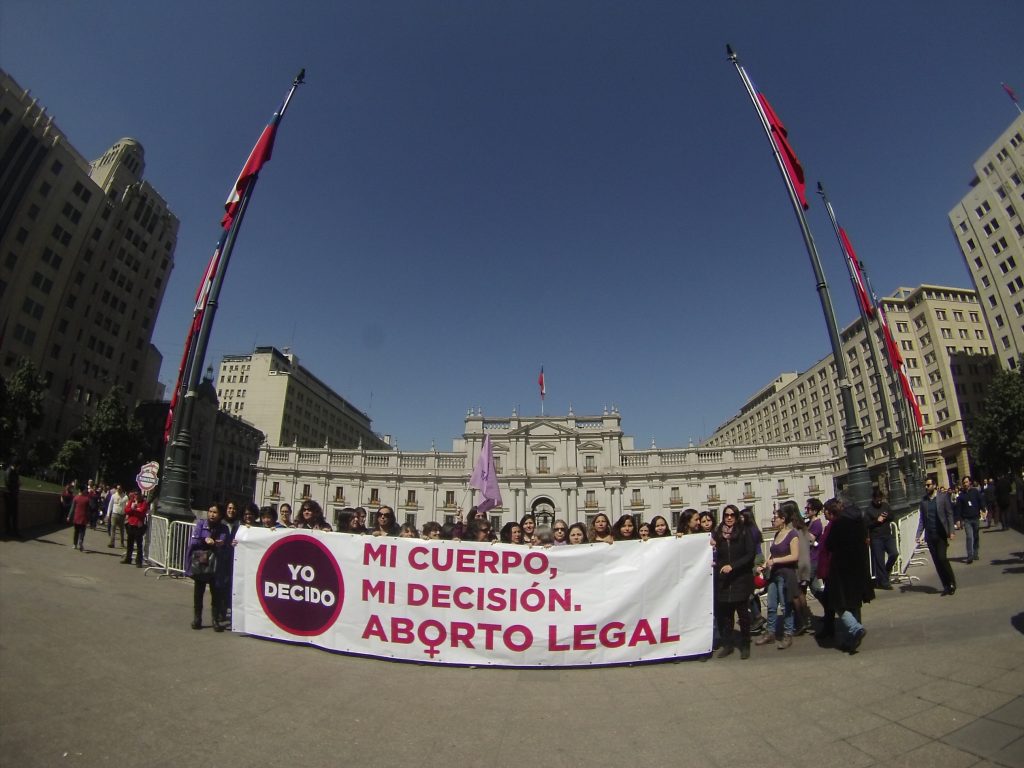 FOTOS| #YoDecido: Así fue la acción relámpago de las mujeres organizadas por un aborto legal en La Moneda