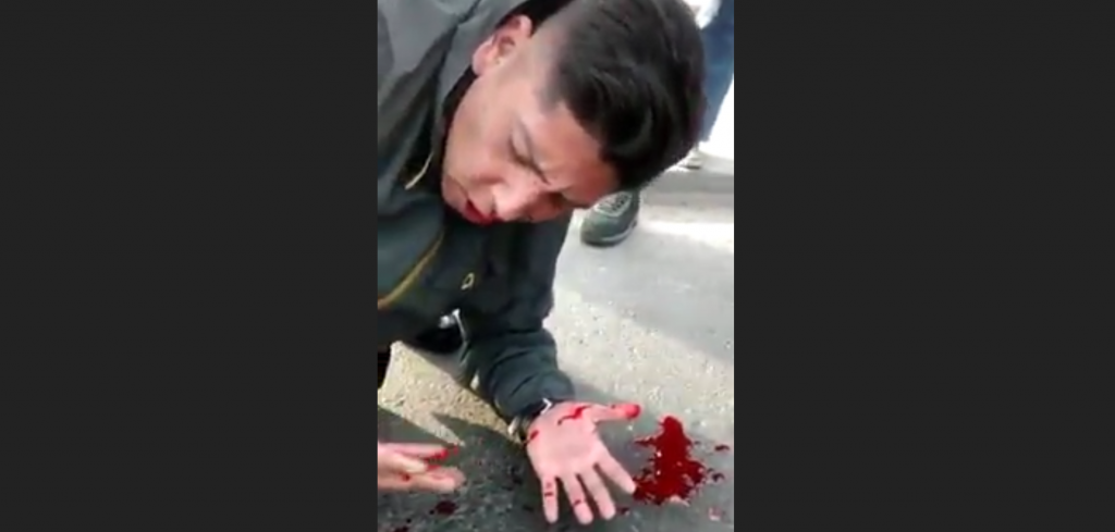 VIDEO| Brutalidad policial: Diez carabineros golpean y dejan sangrando a joven por no pagar el Transantiago