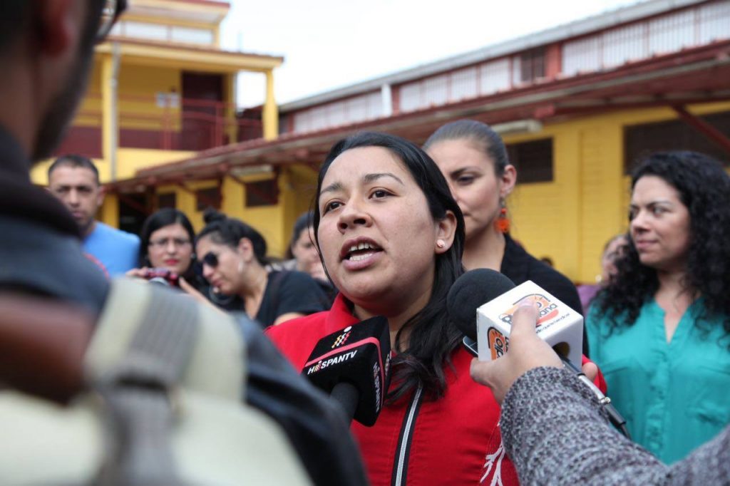 Doris González tras sufragar: «Que la gente asista a votar por una alternativa al duopolio»