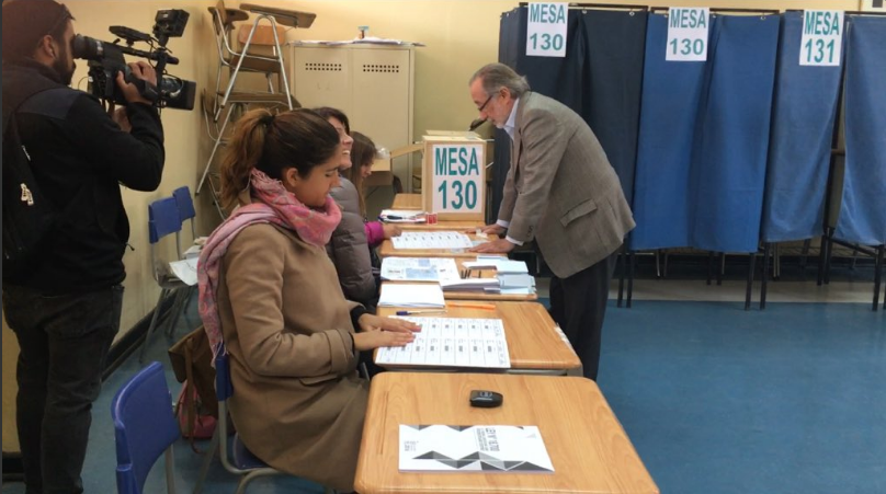 Jovino Novoa, tras votar en Vitacura: “No creo que los escándalos de financiamiento influyan en elecciones”