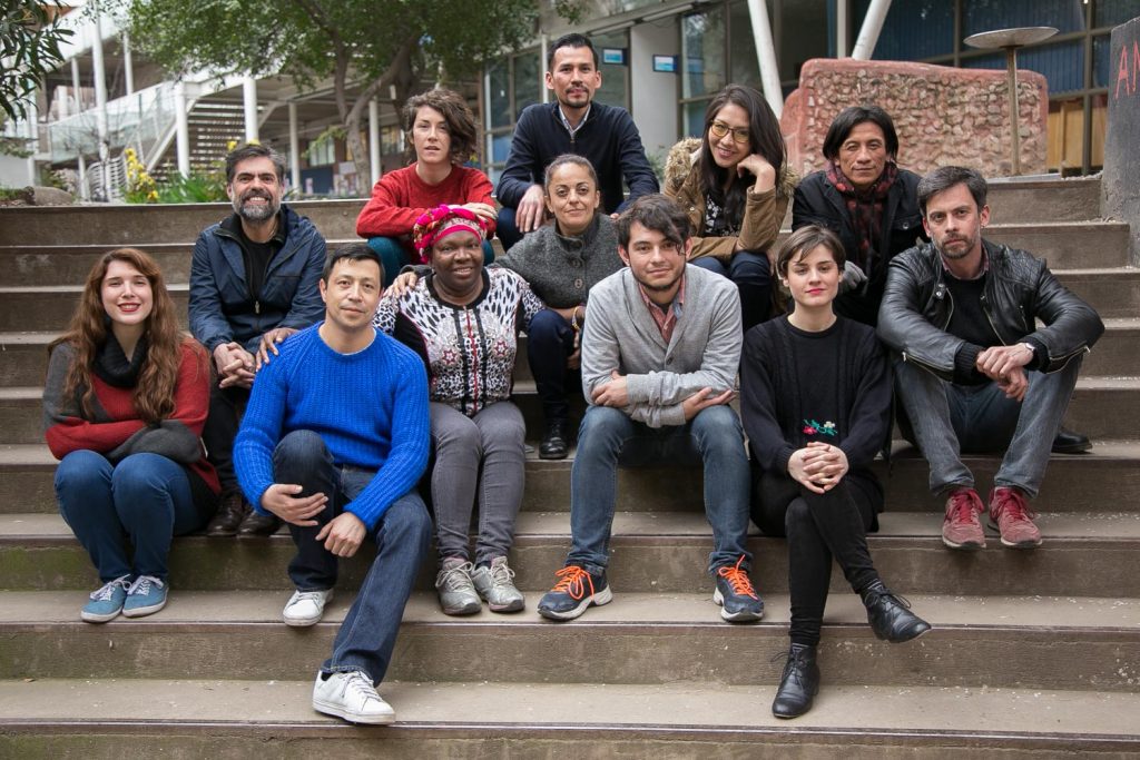 Radioteatro busca recoger las historias de peruanos y colombianos que viven en Chile