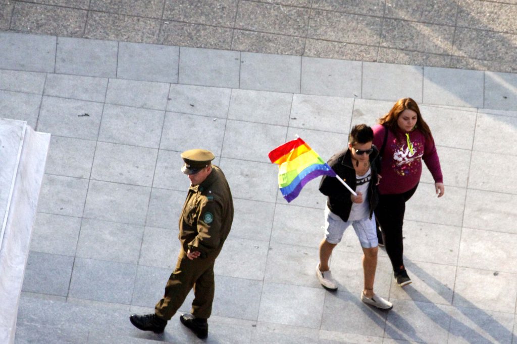 Gendarmería y la UDI lideran ranking de instituciones más homofóbicas y transfóbicas en 2016