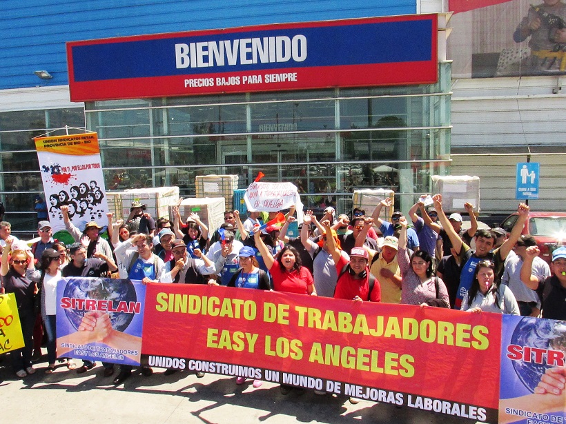 Solidaridad de Clase: Trabajadores de Easy marchan dentro del Sodimac de Los Ángeles para apoyar huelga del Homecenter
