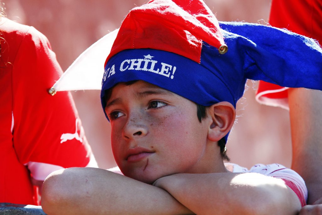 Rusia 2018: Vuelven a sancionar a Chile por cantos discriminatorios y no podrá jugar en el Nacional por dos fechas