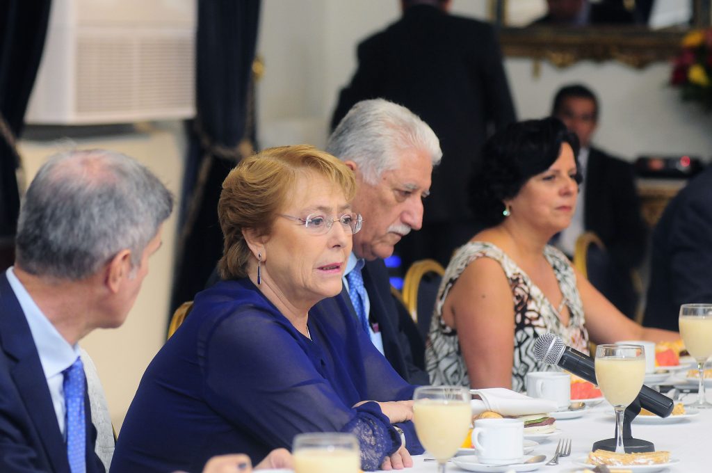 Bachelet confiesa cómo maneja la mala onda: «Yo sigo una máxima en inglés: ‘don’t feed the troll’, no alimentes al troll»