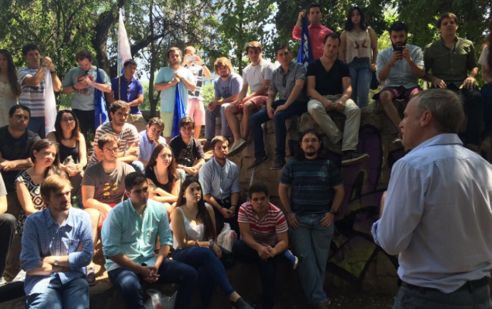REDES| #EstudiantesConFKast: Las burlas a la reunión del candidato Evopoli con jóvenes universitarios