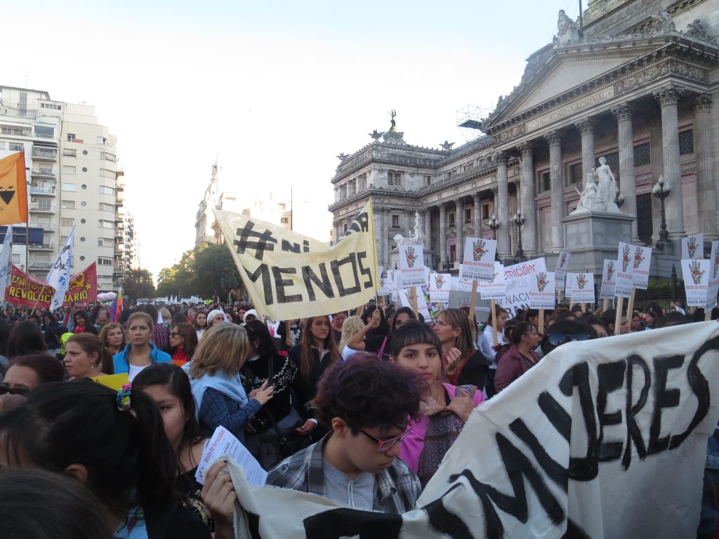 Acoso sexual callejero será sancionado con multas y trabajos sociales en Buenos Aires