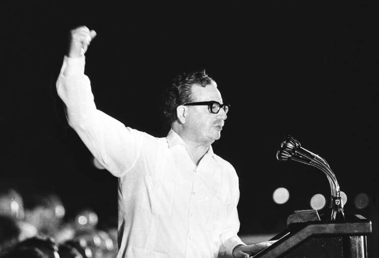 «La historia es nuestra y la hacen los pueblos»: El último discurso de Salvador Allende