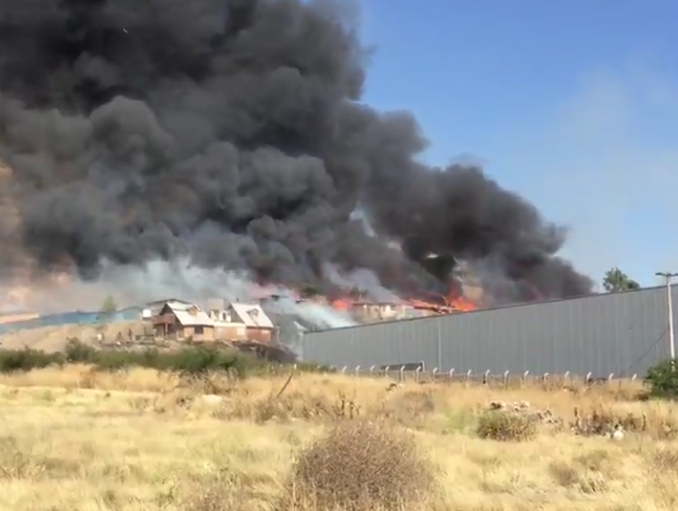 Incendio consume el campamento «Las Totoras» en Quilicura