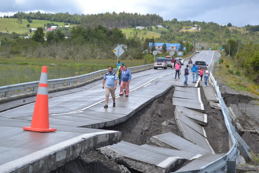 Colapso de Ruta 5 en Chiloé: Empresa tras la carretera es la misma que construyó puente Cau Cau
