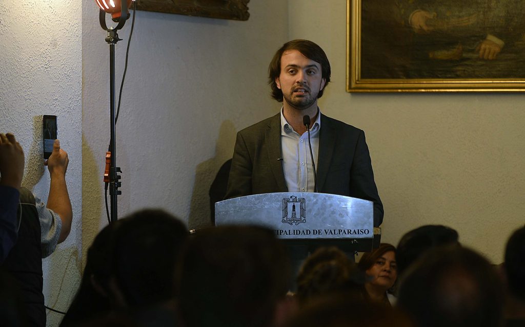 Jorge Sharp propone reducción presupuestaria de más de 6 mil millones para paliar deuda en Valparaíso