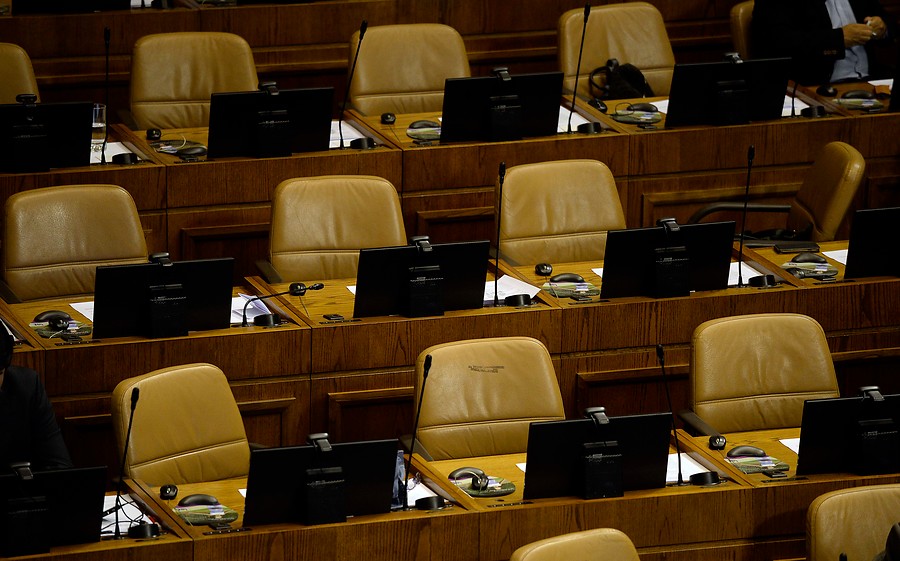 Otra vez ausentismo laboral de parlamentarios: Suspenden sesión en Cámara de Diputados por falta de quórum