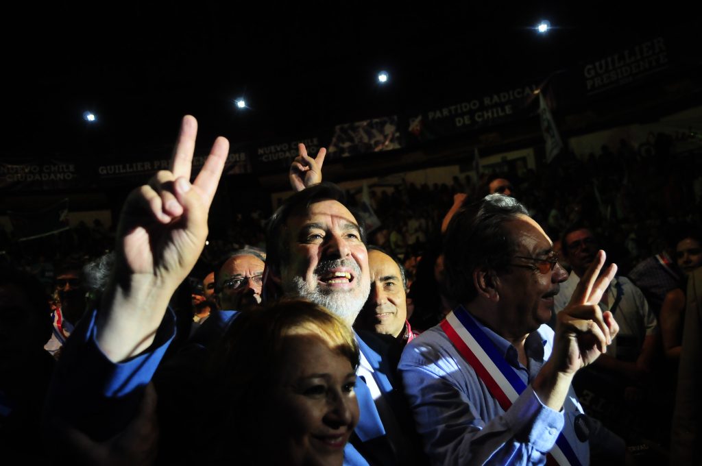 Con cumbia, cueca y trending topic: Senador Guillier es proclamado oficialmente por el Partido Radical